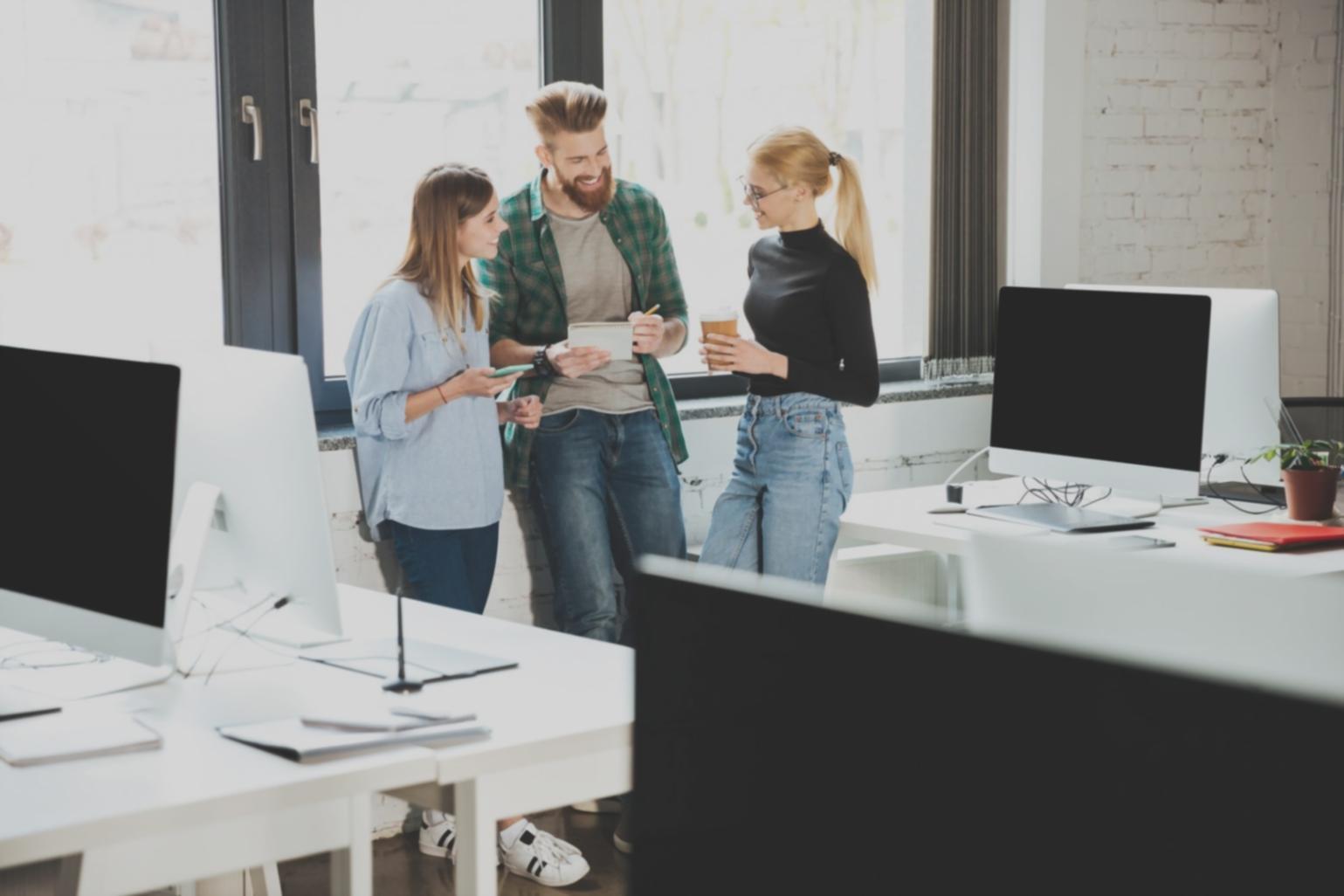 Atelier d'analyse budgétaire en cours avec participants actifs